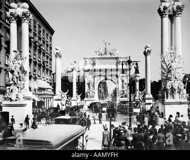 1898 TRIUMPHAL WOOD PLASTER ARCH COLUMNS MADISON SQUARE PARK NYC CELEBRATE COMMODORE DEWEY MANILA VICTORY SPANISH AMERICAN WAR Stock Photo