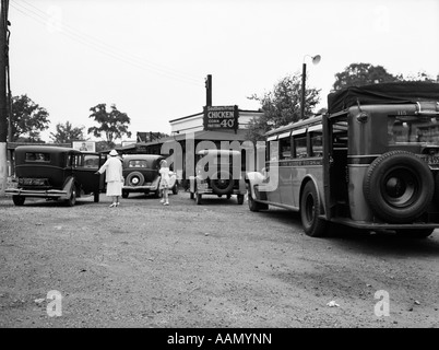 1930s ROADSIDE DINER RESTAURANT BUS STOP WOMAN GIRL IN PARKING LOT CARS CHICKEN 40 CENTS CROTON NEW YORK JULY 5 1937 Stock Photo