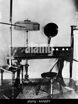 1918 ANTIQUE SPECIAL SUPER HETERODYNE RADIO Stock Photo