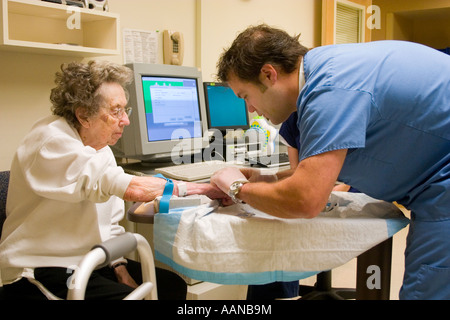 Installing injection shunt for HIDA hydroxy iminodiacetic test gallbladder function. U of M Hospital Minneapolis Minnesota USA Stock Photo