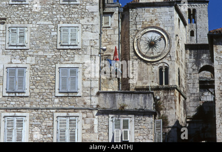 Split, Dalmatia, Croatia. Narodni Trg (National Square) Clock above Zetjezna vrata (Iron Gate) of Diocletian's Palace Stock Photo