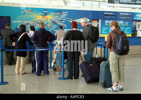 ryanair check in baggage at airport