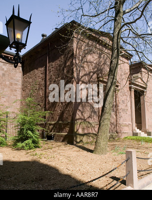 Skull and bones yale hi-res stock photography and images - Alamy