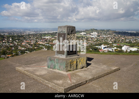 AUCKLAND NORTH ISLAND NEW ZEALAND May Stone obelisk erected in 1933 on the top of Mount Eden Stock Photo