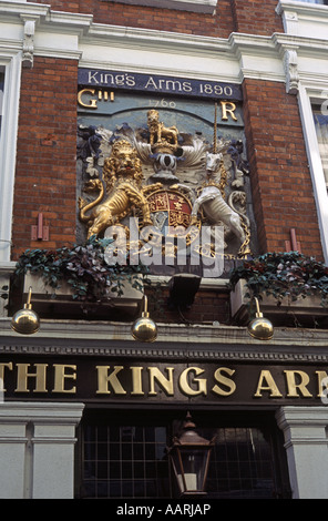Coat of arms of King George III above the Kings Arms pub, Newcomen Street, London Stock Photo