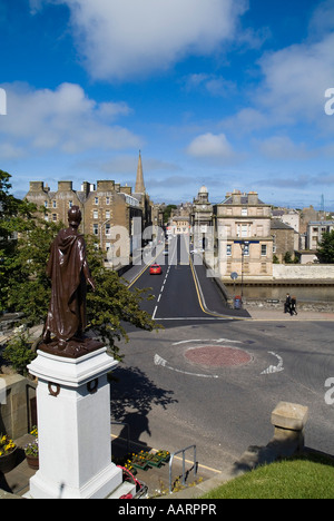 dh  WICK CAITHNESS Ww1 War memorial and Bridge Street scotland scottish road north 500 a99 Stock Photo