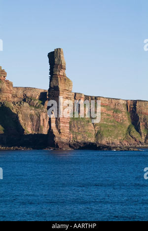 dh Old Man of Hoy HOY ORKNEY Sea stack blue sea and sky Stock Photo