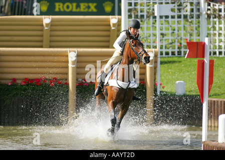 Champion Pippa Funnell rides Primmore s Pride through the lake at Badminton Horse Trails May 2005 Stock Photo