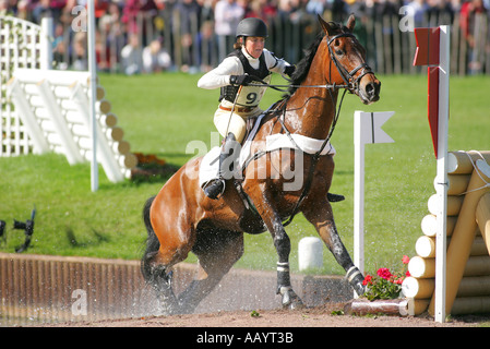 Champion Pippa Funnell rides Primmore s Pride through the lake at Badminton Horse Trails May 2005 Stock Photo