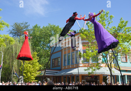 AustraliaÃƒÆ’Ã†â€™Ãƒâ€šÃ‚Â¢ÃƒÆ’Ã‚Â¢ÃƒÂ¢Ã¢â€šÂ¬Ã…Â¡Ãƒâ€šÃ‚Â¬ÃƒÆ’Ã‚Â¢ÃƒÂ¢Ã¢â€šÂ¬Ã…Â¾Ãƒâ€šÃ‚Â¢s amazing sway pole act ÃƒÆ’Ã†â€™Ãƒâ€šÃ‚Â¢ÃƒÆ’Ã‚Â¢ÃƒÂ¢Ã¢â€šÂ¬Ã…Â¡Ãƒâ€šÃ‚Â¬ÃƒÆ’Ã¢â‚¬Â¦ÃƒÂ¢Ã¢â€šÂ¬Ã…â€œSwoon,ÃƒÆ’Ã†â€™Ãƒâ€šÃ‚Â¢ÃƒÆ’Ã‚Â¢ÃƒÂ¢Ã¢â€šÂ¬Ã…Â¡Ãƒâ€šÃ‚Â¬ÃƒÆ’Ã¢â‚¬Å¡Ãƒâ€šÃ‚Â? blending dance, circus and comedy to create aerial ballet high atop 15-foot flexible poles at in Dollywood theme park at Pigeon Forge, Tennessee, USA Stock Photo