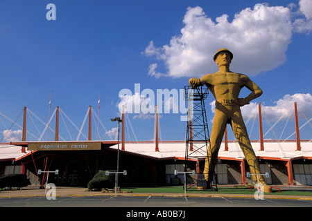 Elk279 1214 Oklahoma Tulsa The Golden Driller 1966 Stock Photo