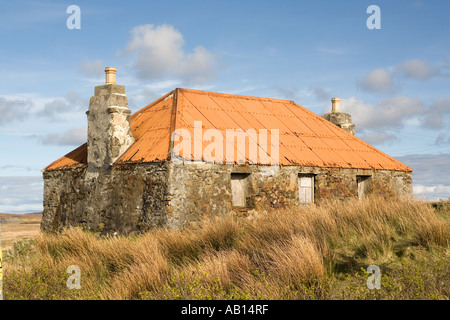 UK Scotland Western Isles Outer Hebrides North Uist Lochmaddy abandoned tin roofed croft Stock Photo