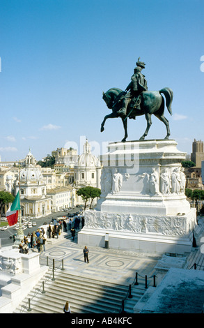 Italy Rome The Victor Emmanuel monument aka Il Vittoriano, a monument to King Victor Emmanuel II of Savoy on Piazza Venezia. Stock Photo
