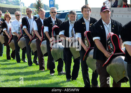 Swiss Bell Ringer Swiss cow bell ringers Stock Photo - Alamy