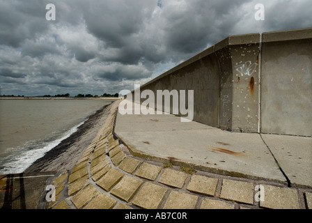 CANVEY ISLAND ESSEX ENGLAND THE SEA WALL FLOOD DEFENCES  2007 Stock Photo