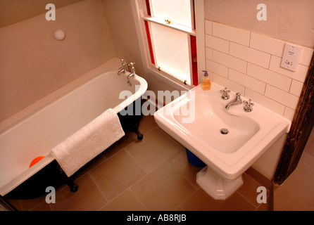 A SMALL BATHROOM WITH VICTORIAN STYLE FITTINGS Stock Photo