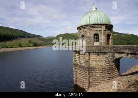 Foel tower at Garreg ddu reservoir controls water flow to Birmingham Elan Valley Mid Wales Stock Photo