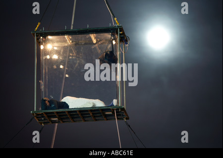 UK London David Blaine Above the Below Internationally renowned magician encases himself in glass box starving for 44dys Stock Photo