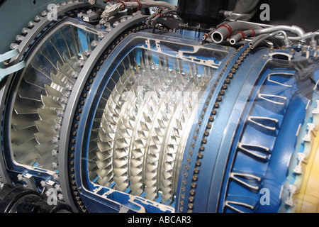 Model of jet engine cutaway showing blades and turbine inner workings