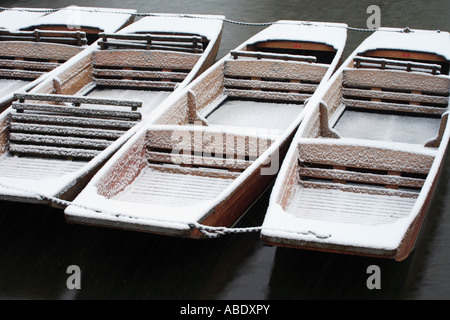 Punts on the 'River Cam' Cambridge at winter dusted in snow Stock Photo