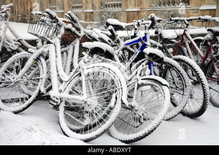 Bikes in cycle rack in the snow, outside 'Kings College' University of Cambridge. Stock Photo