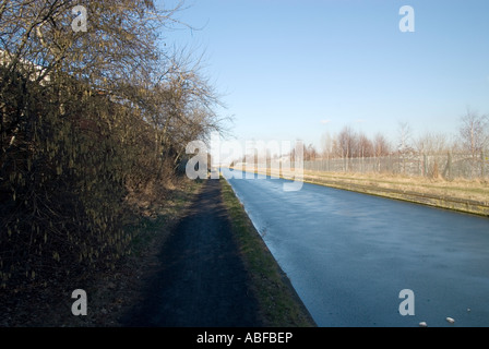 views on canals in the westmidlands near dudley port canals were the transport backbone of the uk before the railway they have n Stock Photo