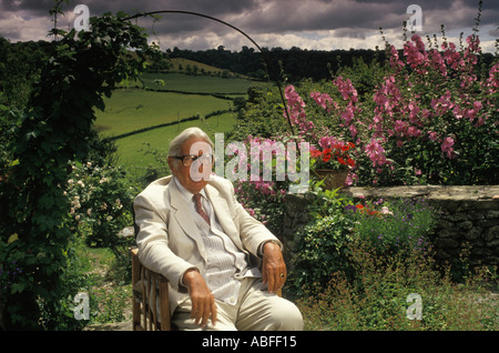 Laurie Lee author in the garden of his home at Slad, near Stroud Gloucestershire 1994 1990s UK HOMER SYKES Stock Photo