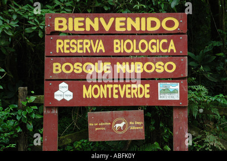 The welcome sign at the main trailhead to the Monteverde "Cloud Forest" Reserve, Costa Rica Stock Photo