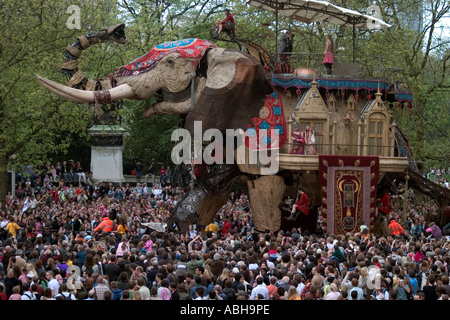 'The Sultan's Elephant' street theatre by Royal De Luxe. The Mall, London, England, UK Stock Photo