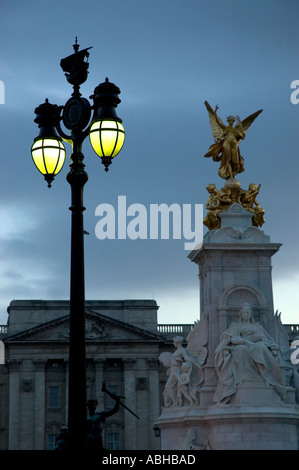 Queen Victoria Memorial and Buckingham Palace, London, England Stock Photo