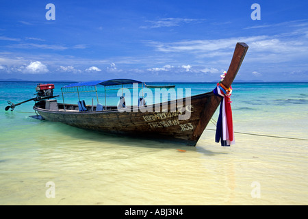 Longtail boat on the beach at Ko Phi Phi, Krabi, Thailand Stock Photo