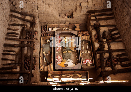 Sipan, Peru. Pre-Inca burial of El Hombre de Sipan with burial goods and acolytes. Stock Photo