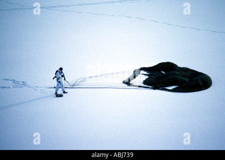 Mountain and Arctic Warfare in snow and ice with soldier and parachute Stock Photo