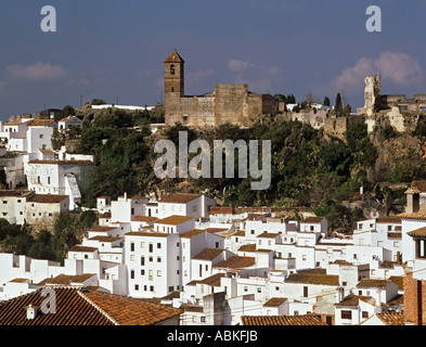 Casares Malaga Andalucia Spain. WHITE ANDALUCIAN VILLAGE with Moorish castle on mountainside Stock Photo