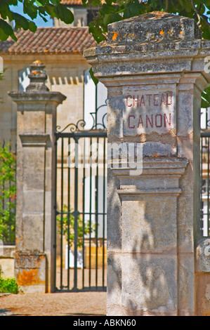 A stone pillar and gate inscribed with Chateau Canon  Saint Emilion  Bordeaux Gironde Aquitaine France Stock Photo
