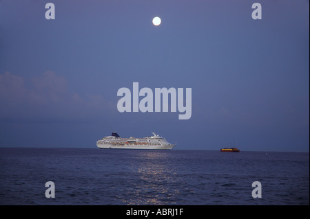 Full moon setting and cruise ship Kailua Kona Hawaii Stock Photo