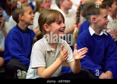 CHILDREN AT MANOR PRIMARY SCHOOL WOLVERHAMPTON UK ENJOYING THE CADBURYS PANTOMINE ROADSHOW Stock Photo