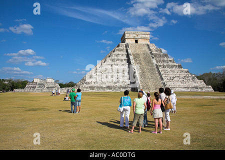 Pyramid of Kukulkan and Temple of the Warriors, Chichen Itza Archaeological Site, Chichen Itza, Yucatan State, Mexico Stock Photo