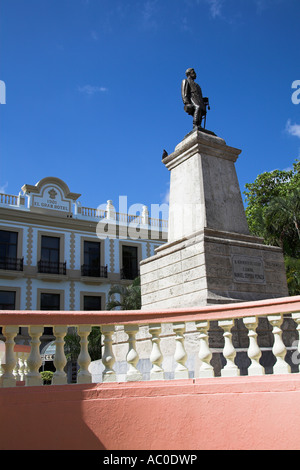 Monument to General Manuel Cepeda Peraza and El Gran Hotel, Merida, capital of Yucatan State, Mexico Stock Photo