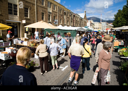 Crowds enjoy the Salamanca Market held every Saturday in Hobart Stock Photo