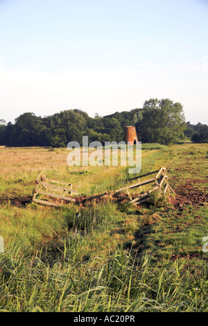 The remains of the derelict Womack Water Drainage Mill at Horse Fen on the Norfolk Broads at Ludham, Norfolk, England, United Kingdom. Stock Photo