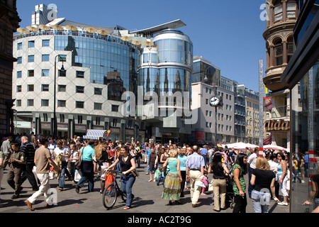 Vienna Stephansplatz Haas buidling people Stock Photo