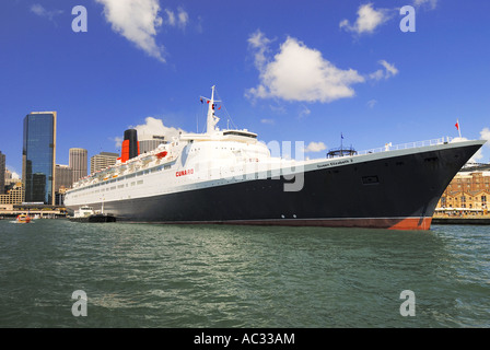 luxus cruise liner Queen Elizabeth 2 in Sydney, Australia, New South Wales Stock Photo