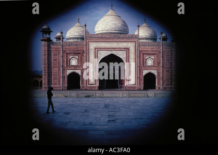 India, Agra, View through marble lattice screen, Taj Mahal Stock Photo