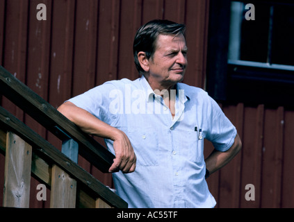 PM OLOF PALME SWEDEN CAMPAIGNING IN STOCKHOLM AUG 1985