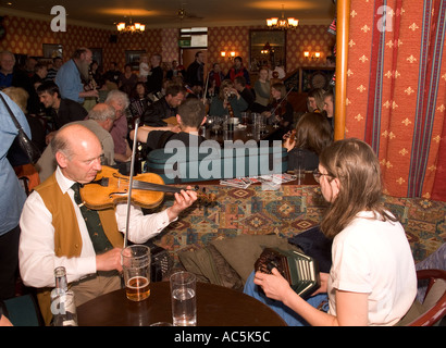 dh Orkney Folk Festival STROMNESS ORKNEY Musicians playing Fiddle and English Concertina Stromness Hotel lounge bar Stock Photo