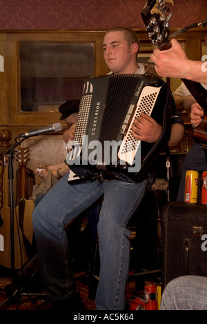 dh Orkney Folk Festival STROMNESS ORKNEY Musician playing Accordion Royal Hotel lounge bar Stock Photo