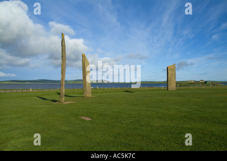 dh Stenness Standing Stones STENNESS ORKNEY Neolithic standing stones white whispy clouds Loch of Stenness Stock Photo