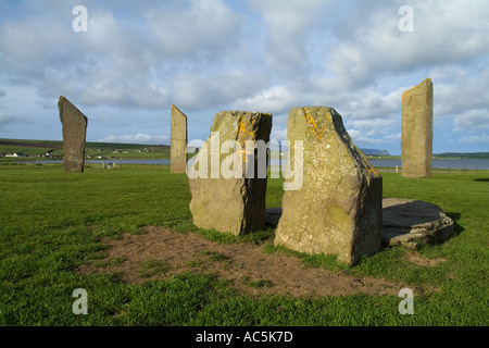 dh Stenness Standing Stones STENNESS ORKNEY Neolithic centre stones standing stones ring Loch of Stenness Stock Photo
