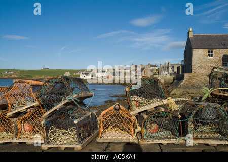 dh St Margarets Hope waterfront SOUTH RONALDSAY ORKNEY ISLES Lobster creels harbour houses town creel fishing scotland village quayside island uk Stock Photo